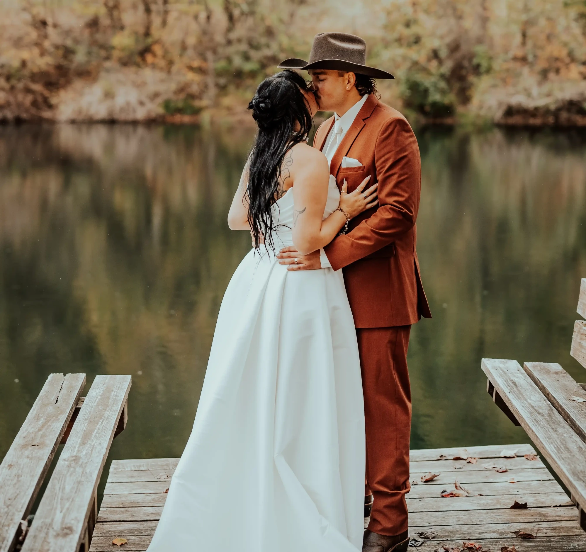 Photo of the smiling real bride and groom